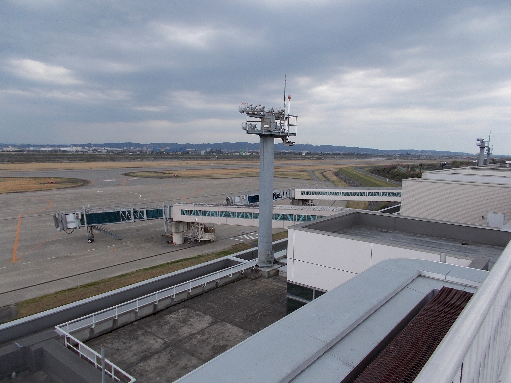 富山 空港 富山県総合体育センター